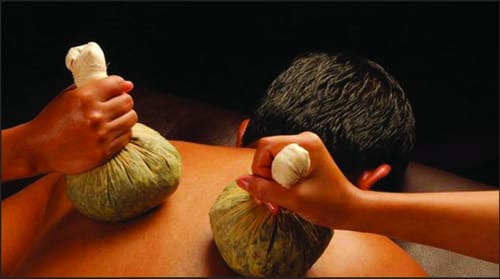 Ela Kizhi Leaf Massage
